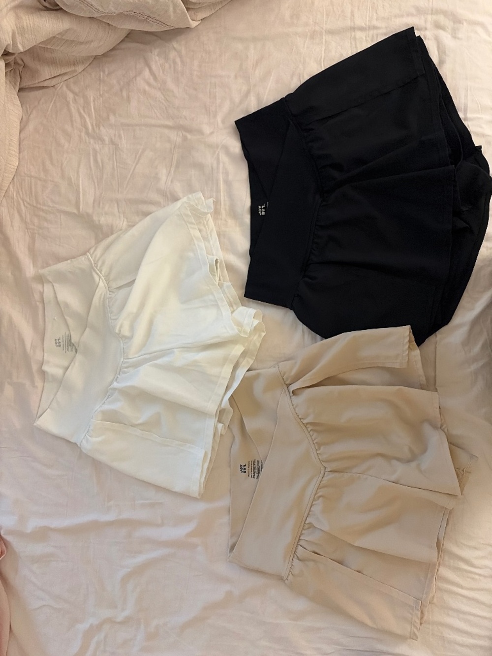 Joy Lab shorts black, beige, white